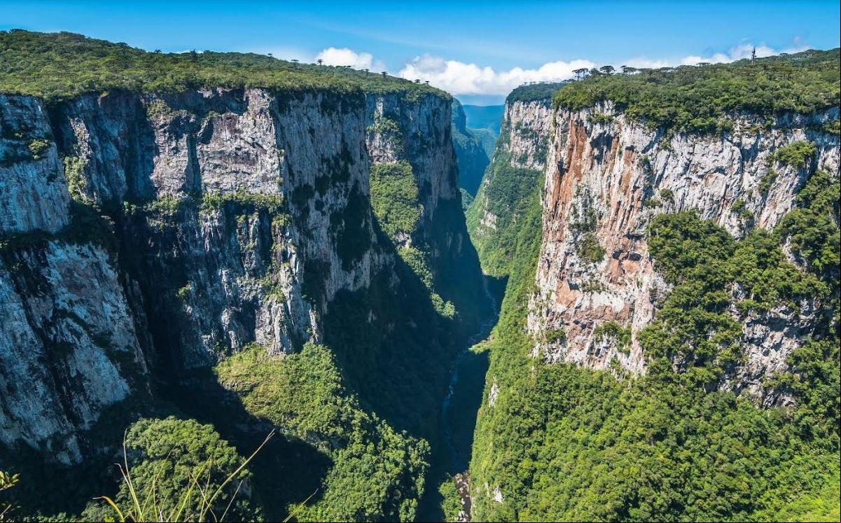 VERÃO NA SERRA GAÚCHA TEM TURISMO DE AVENTURA, CERVEJARIAS, VINÍCOLAS, CÂNIONS E EIO DE BALÃO