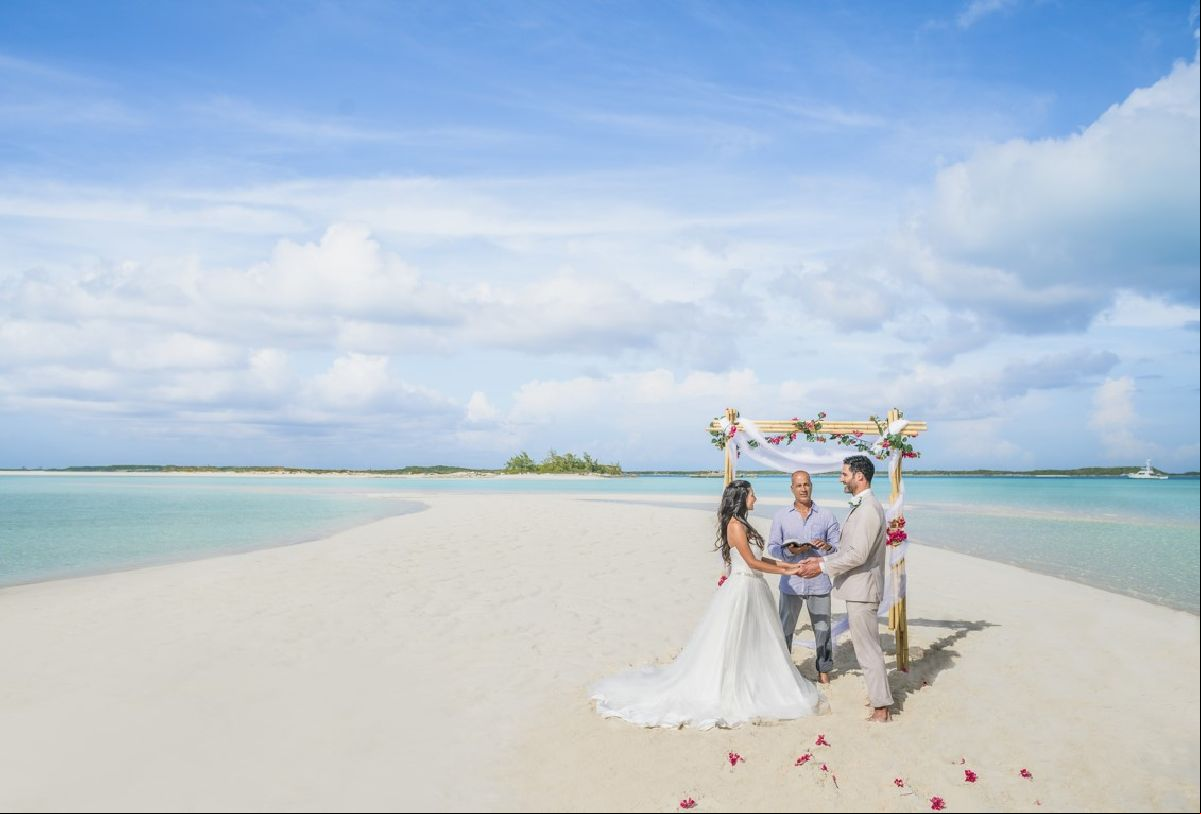 Romance nas Bahamas: renovação de votos no paraíso!