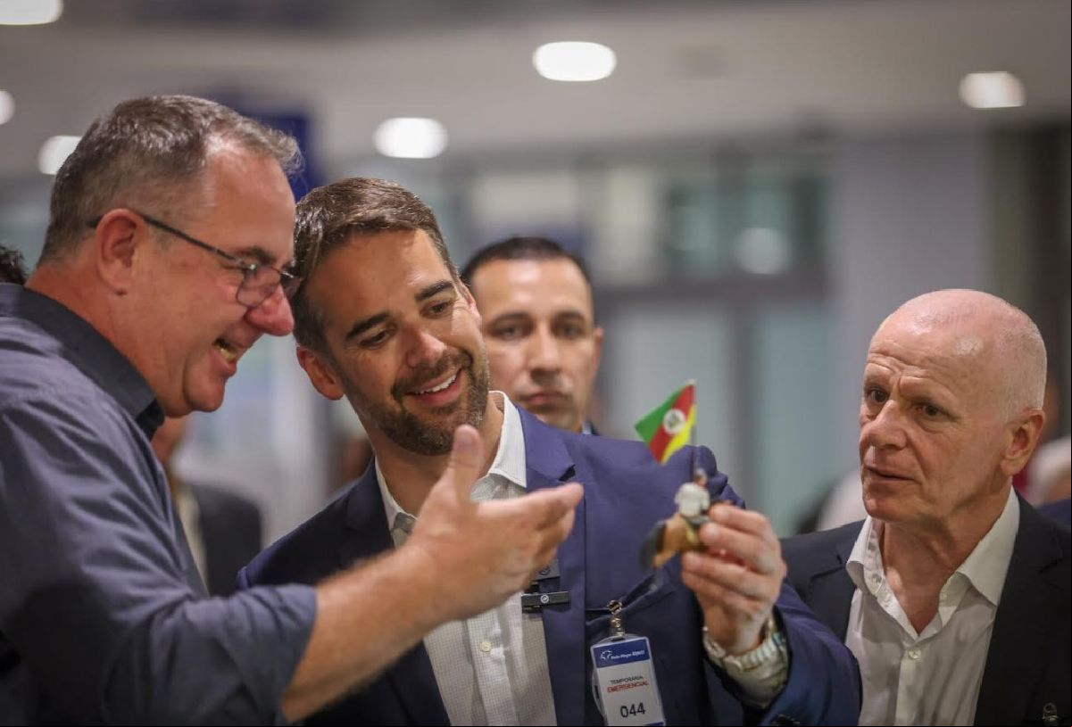 Mini Mundo recebe primeiros ageiros do Aeroporto Salgado Filho com homenagem aos estados brasileiros