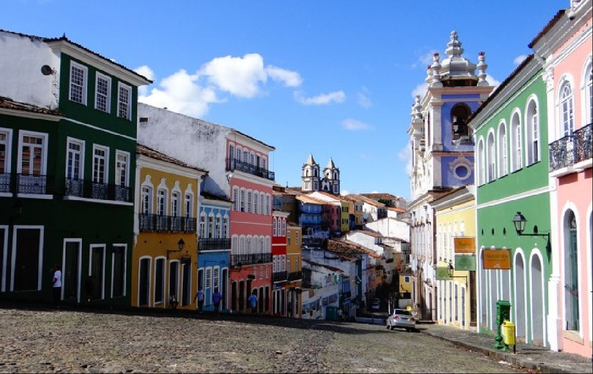 Carnaval 2025: destinos imperdíveis para curtir (ou fugir) da folia com economia