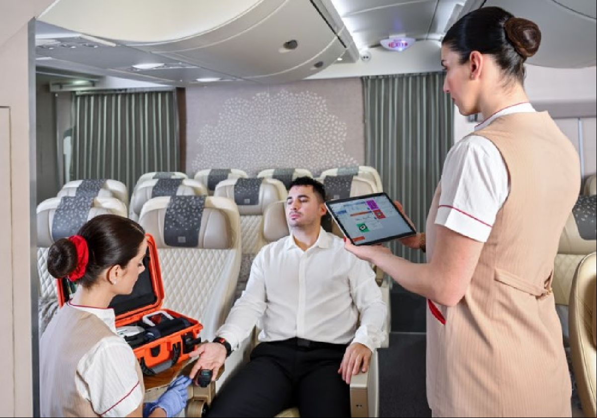 Emirates investe USD 2.4 milhões para desenvolver estação de telemedicina pioneira para clientes a bordo